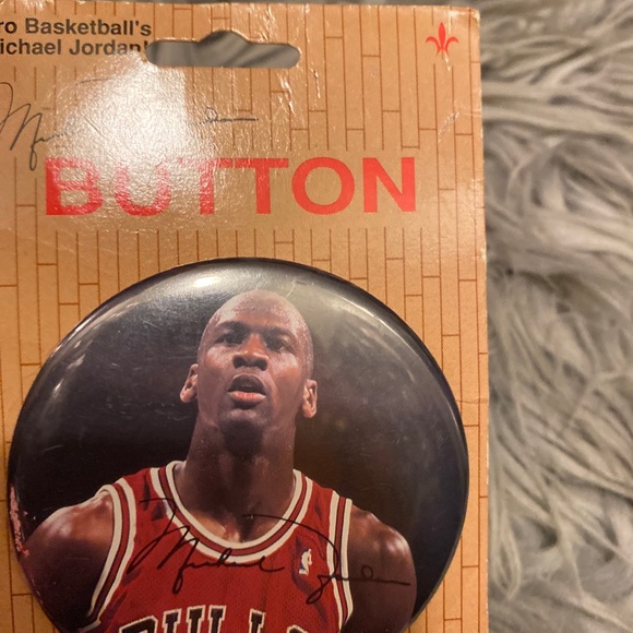 VINTAGE BUTTON - Picture 3 of 3